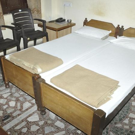 Hotel Lalit Palace Babina Ngoại thất bức ảnh