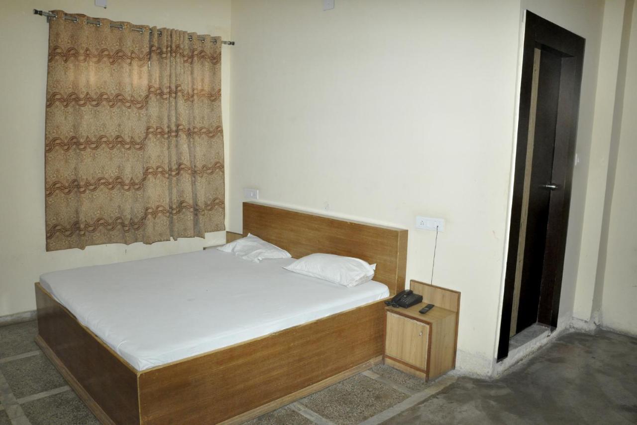 Hotel Lalit Palace Babina Ngoại thất bức ảnh