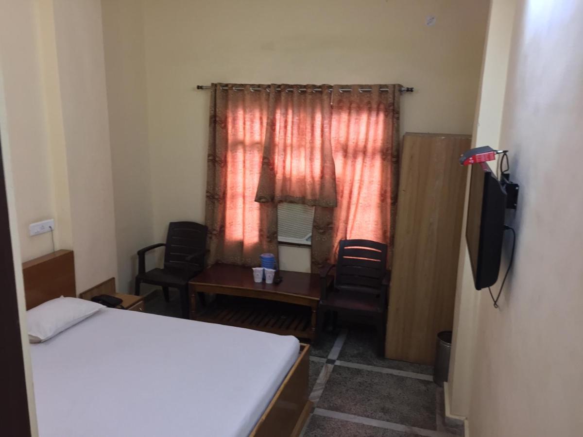 Hotel Lalit Palace Babina Ngoại thất bức ảnh