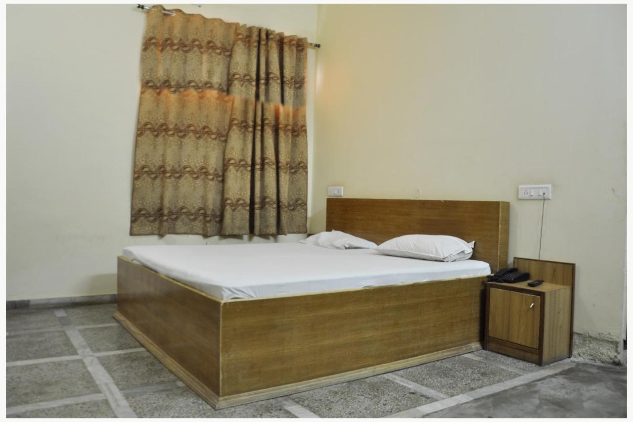 Hotel Lalit Palace Babina Ngoại thất bức ảnh